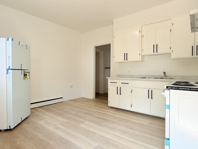 Building Photo - 537 Confederation St Unit 7