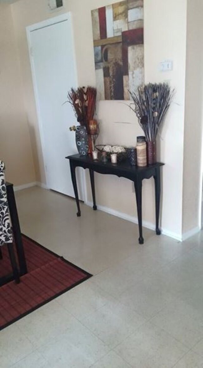 Photo - Post Oak Plaza Apartments