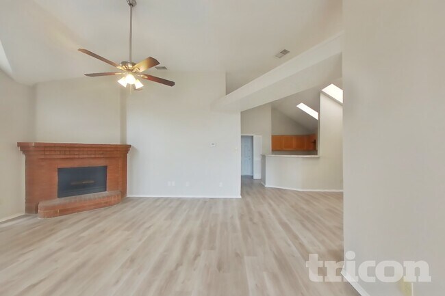 Photo - 908 Winchester Ln