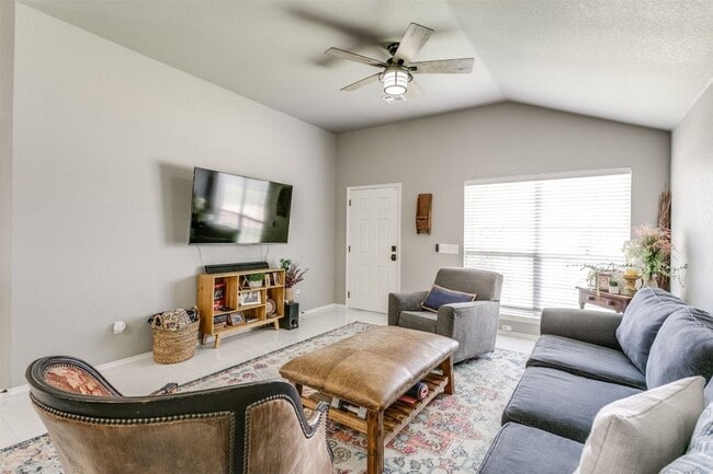 Photo - Beautiful 3 Bedroom in Norman