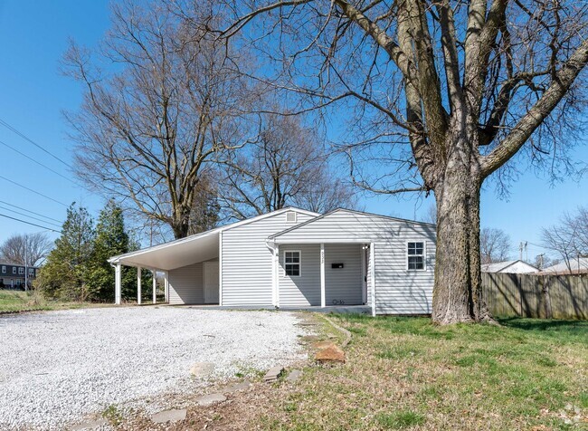 Building Photo - Available July 1! Rental