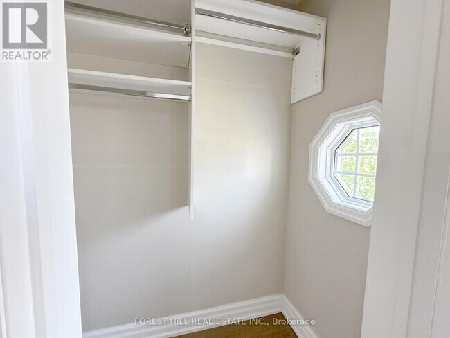 Photo - 1003 Avenue Rd Unit 2 (Upper)