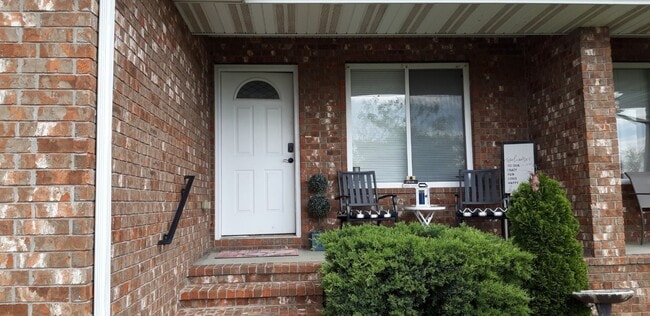 Photo - Duplex - 2 bed, 2 bath, 2 car garage in SW Springfield