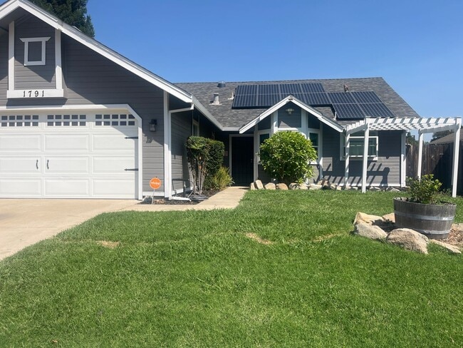 Building Photo - This rental won't last long. Don't miss ou...