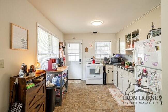 Photo - 2021 S Lumpkin St