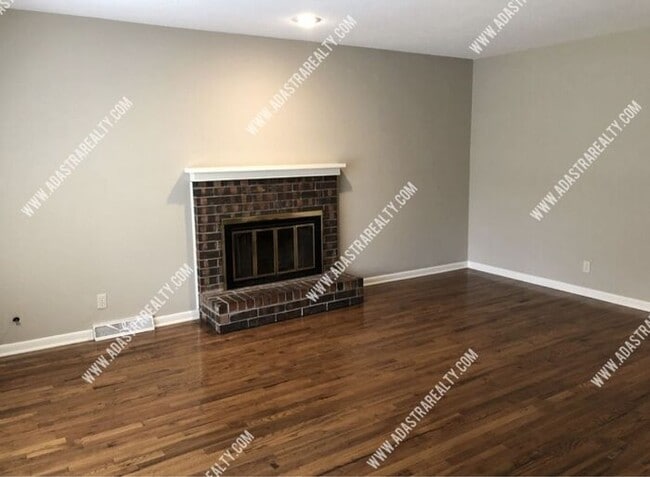 Photo - Beautiful Spacious Duplex in Paola-Available in MAY!!!