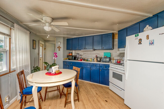 Photo - 760 Henry St