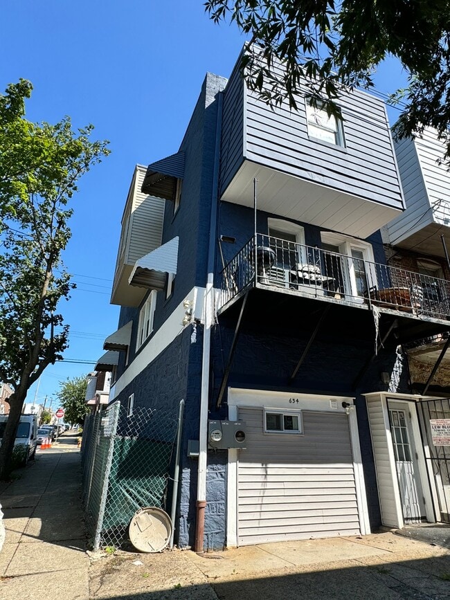 Photo - 634 N 67th St