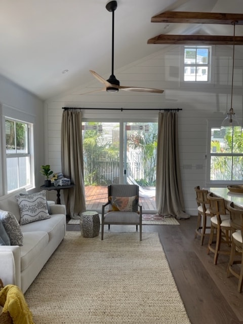 Living - 1102 Pearl St