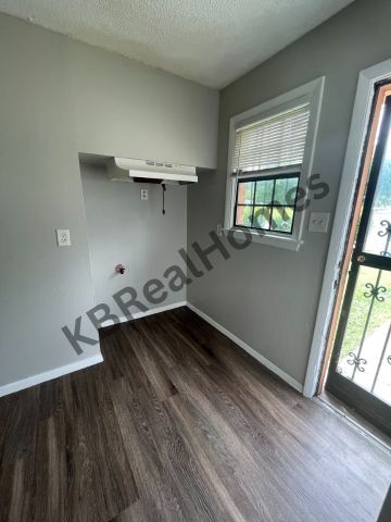 Photo - 6 E McKellar Ave