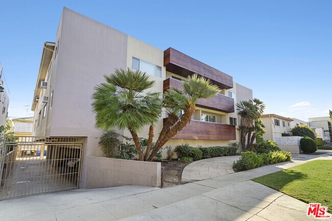 Building Photo - 1028 S Bedford St Unit 3 Rental
