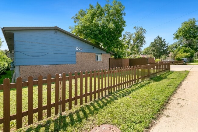 Building Photo - 1234 Allison St