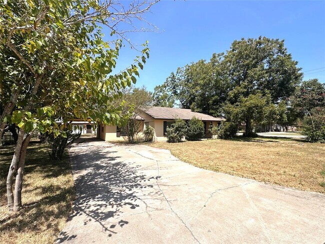400 Sun Bonnet Dr