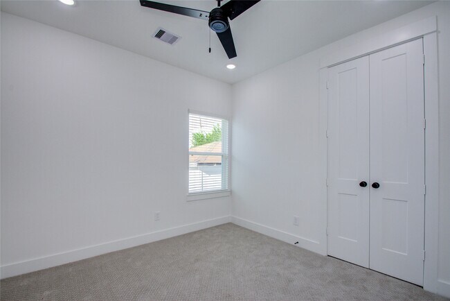 Photo - 3206 Live Oak St