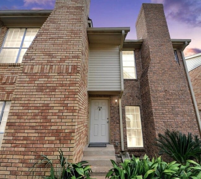 Building Photo - 3600 Jeanetta St Unit 704
