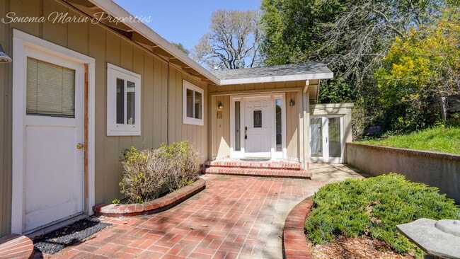 Photo - ~Beautiful 2 Bedroom - 2 Bath Main Home Pl...