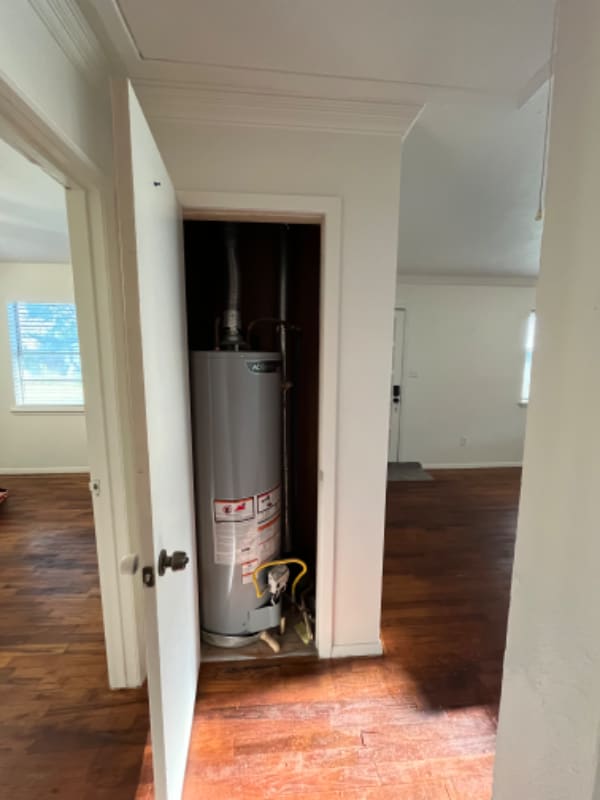 Photo - 102 E Pecan St