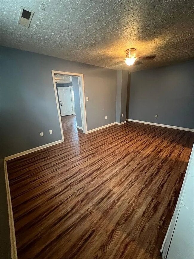 Building Photo - 102 E 2nd St