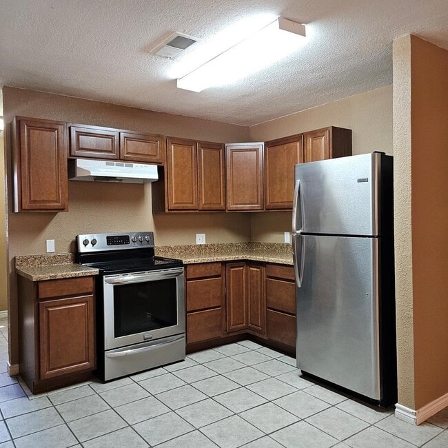 Photo - 801 W Golf Course Rd