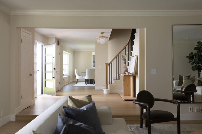 Photo - 10 Meadow Ln