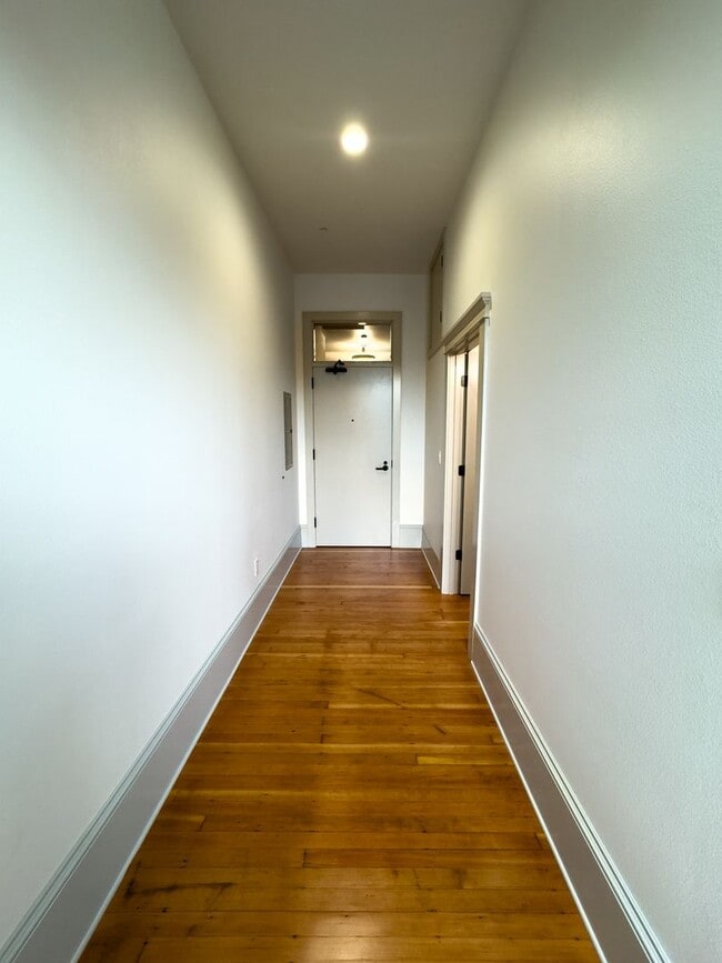 Photo - NEWLY RENOVATED DOWNTOWN SALEM ONE BEDROOM Unit 455-205