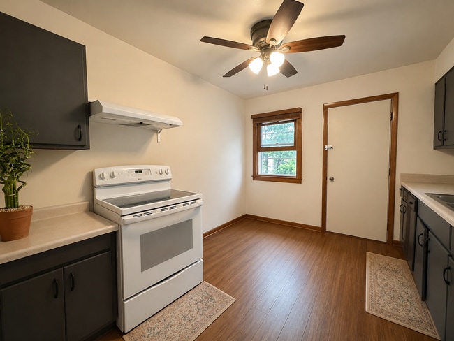 Building Photo - 2308 Parmenter St Unit 3