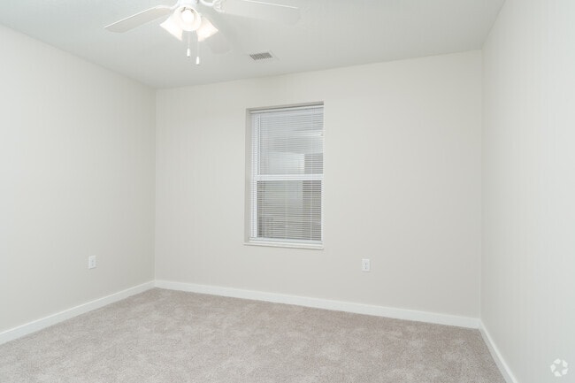 1BR, 1BA - 726SF - Bedroom