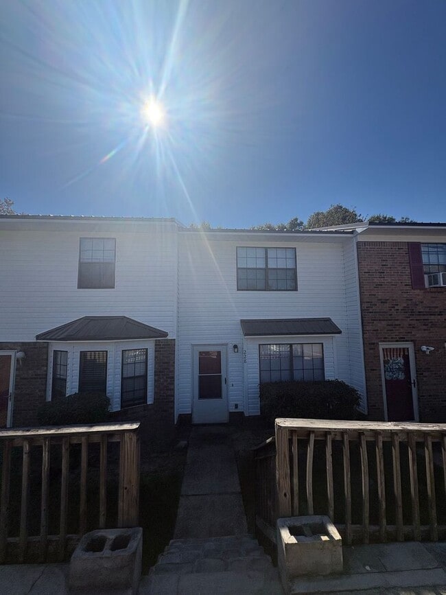 Building Photo - Daleville! Close to the FT. Rucker Gate!!! LVP DOWNSTAIRS