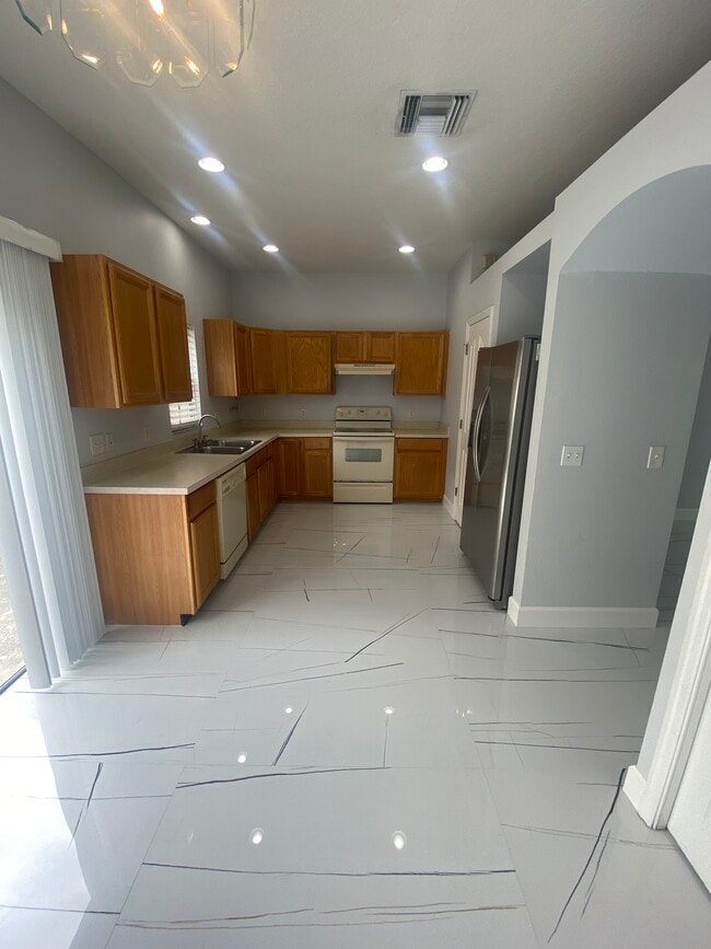 10103 Belleville Pl
