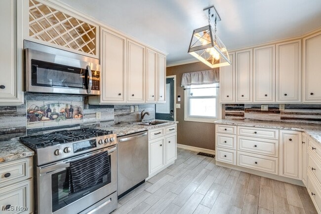 Photo - 301 Bogart Rd