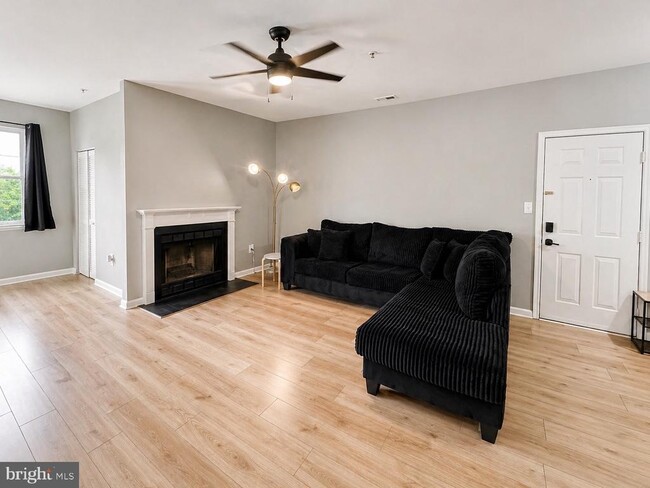 Building Photo - 601 Forest Walk Ln Unit 103