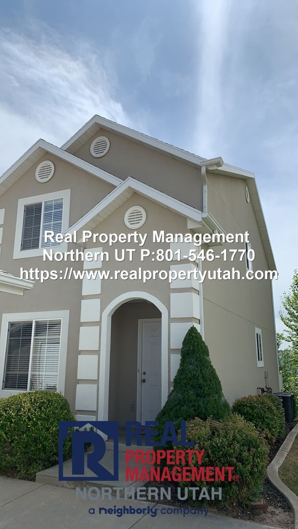 Building Photo - Cozy 2 Bedroom South Ogden Townhome Available Now!