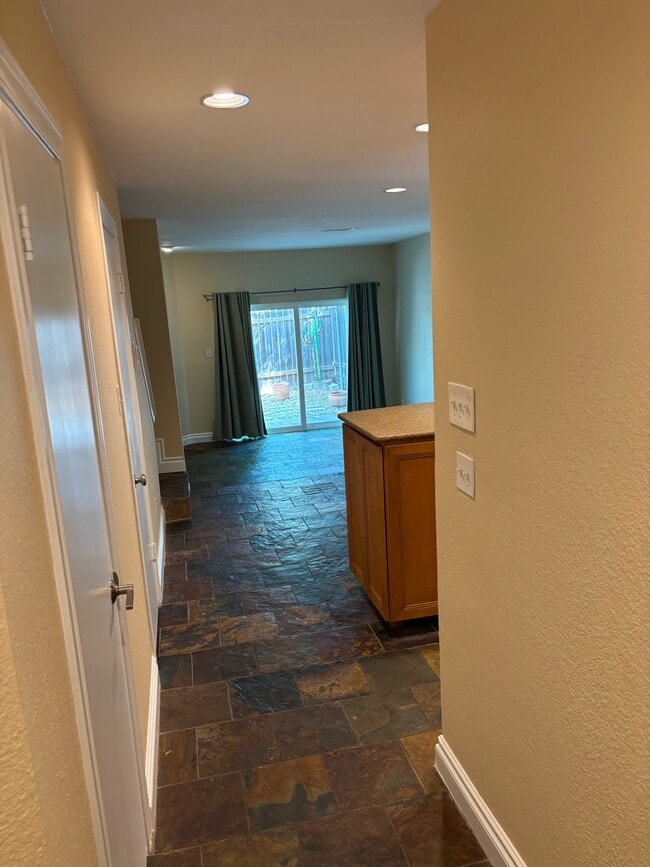 1411 Gracy Farms Ln