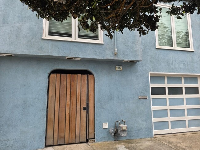 Building Photo - Remodeled Home 2 Blocks from Ocean Beach
