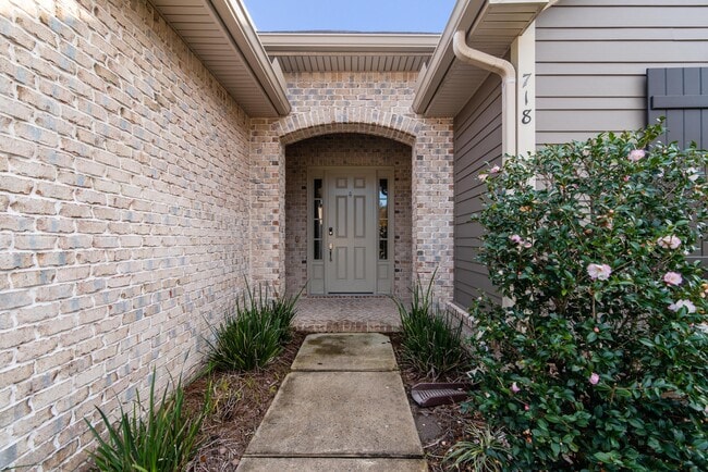 Photo - 718 Woods Dr