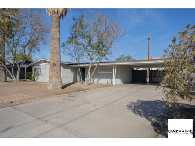 Charming 3/2 Phoenix House with Oversized ... - Charming 3/2 Phoenix House with Oversized ...