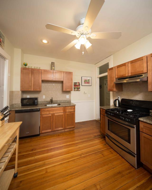 Building Photo - 102 Franklin St Unit 2