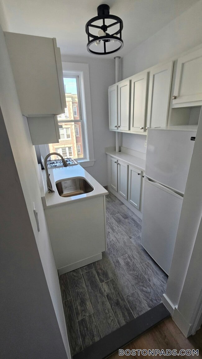 Building Photo - 110 Brainerd Rd