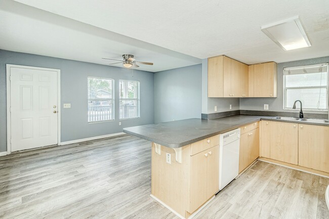 Photo - 2912 E Columbus Dr Unit 2