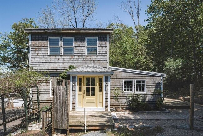 Photo - 127R Leonard St