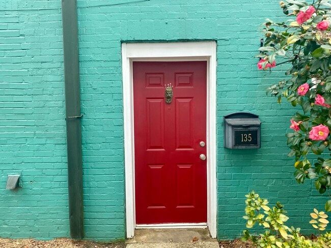 Building Photo - 135 Laurens St SW Rental