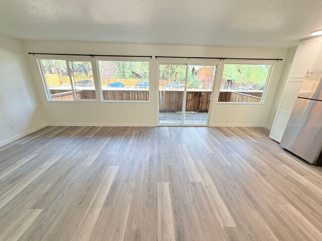 Building Photo - 2 bed 1 bath apartment for rent in South Lake Tahoe Unit 9