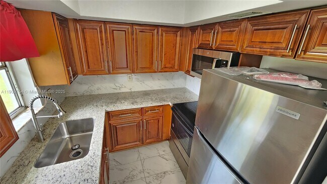 Building Photo - 3090 Coral Springs Dr Unit 6