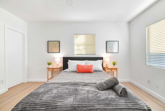 Building Photo - 515 NE 82nd St Rental