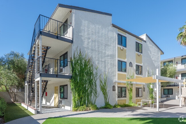 Building Photo - 8th Street Apartments