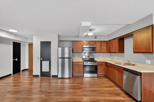 Commodore Place Apartments