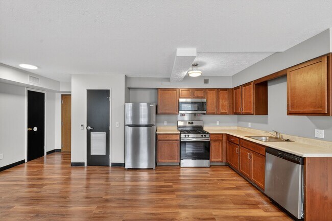 Photo - Commodore Place Apartments