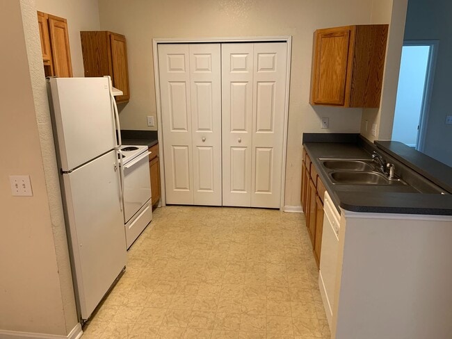 Photo - Spacious 2BR/2BA Retreat with Pool, Gym & Tiger Transit Access