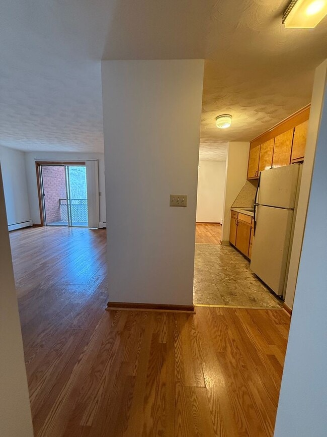 Photo - 490 Burritt St Unit 3