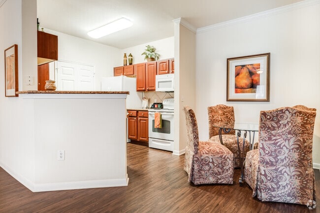 2BR, 1BA - 977SF